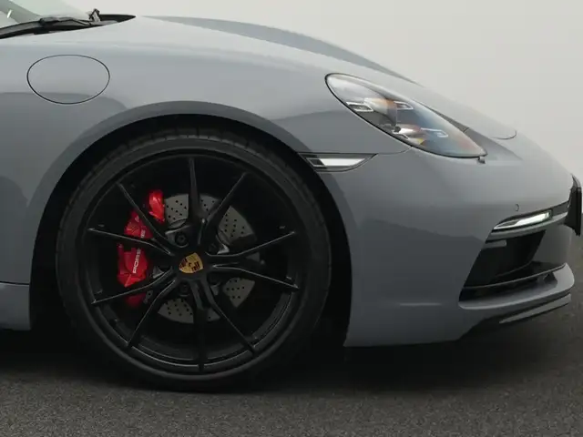 Porsche 718 Boxster view 8