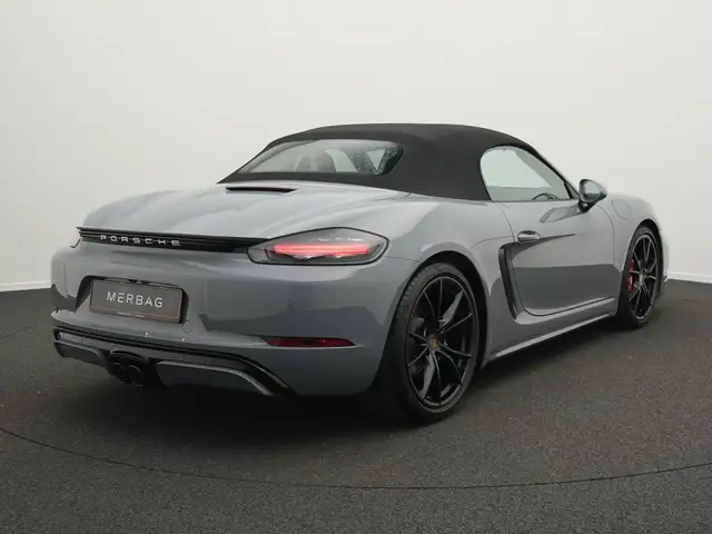 Porsche 718 Boxster view 3