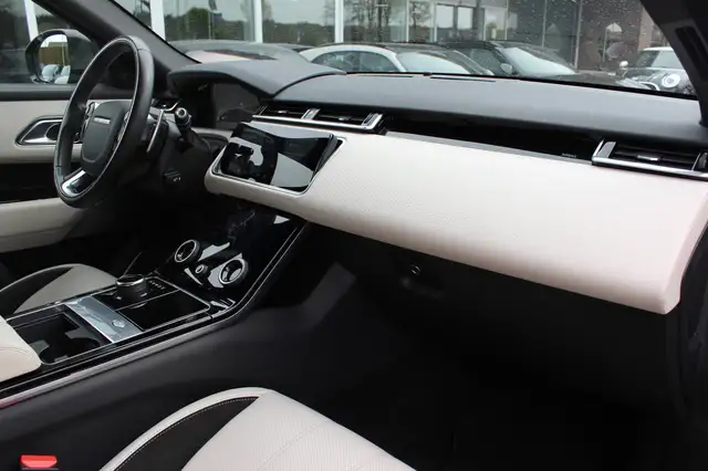 Land Rover Range Rover Velar view 13