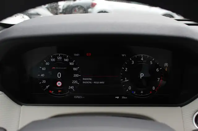 Land Rover Range Rover Velar view 18
