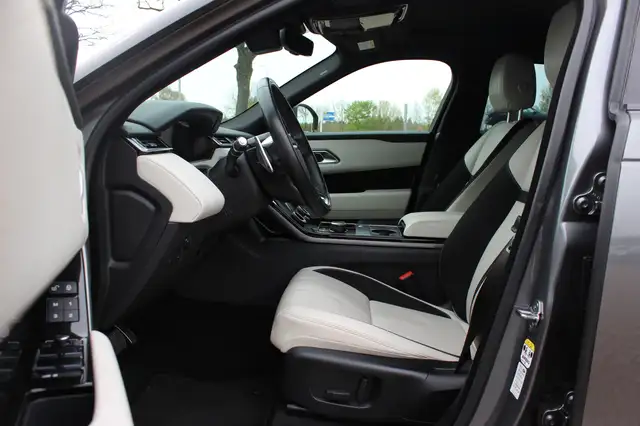 Land Rover Range Rover Velar view 10