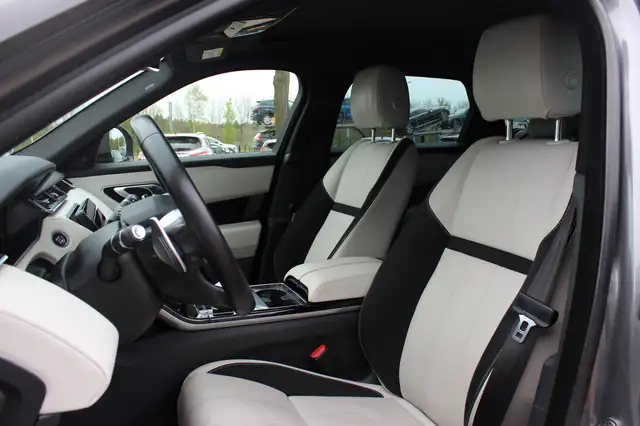 Land Rover Range Rover Velar view 4