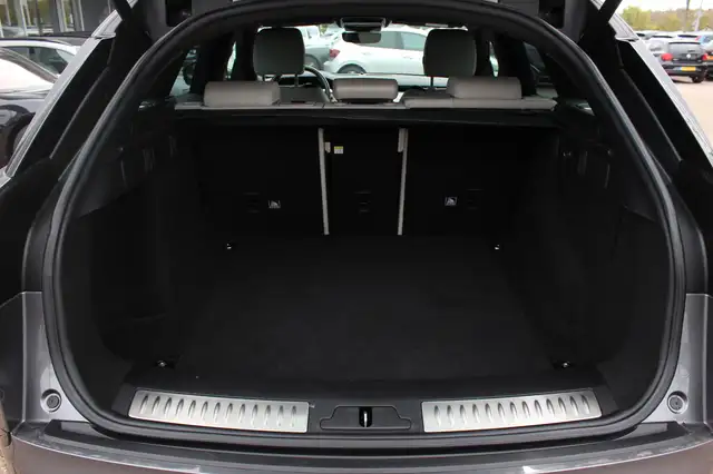 Land Rover Range Rover Velar view 16