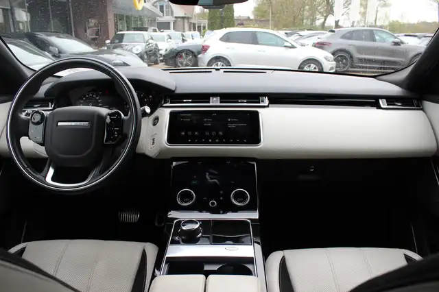 Land Rover Range Rover Velar view 2