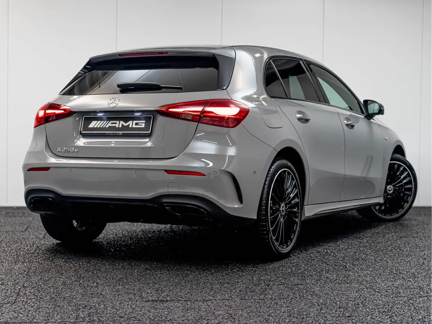 Mercedes-Benz A 250 e AMG Line | Night | Alpine Grijs | Keyless-Go | T - 2