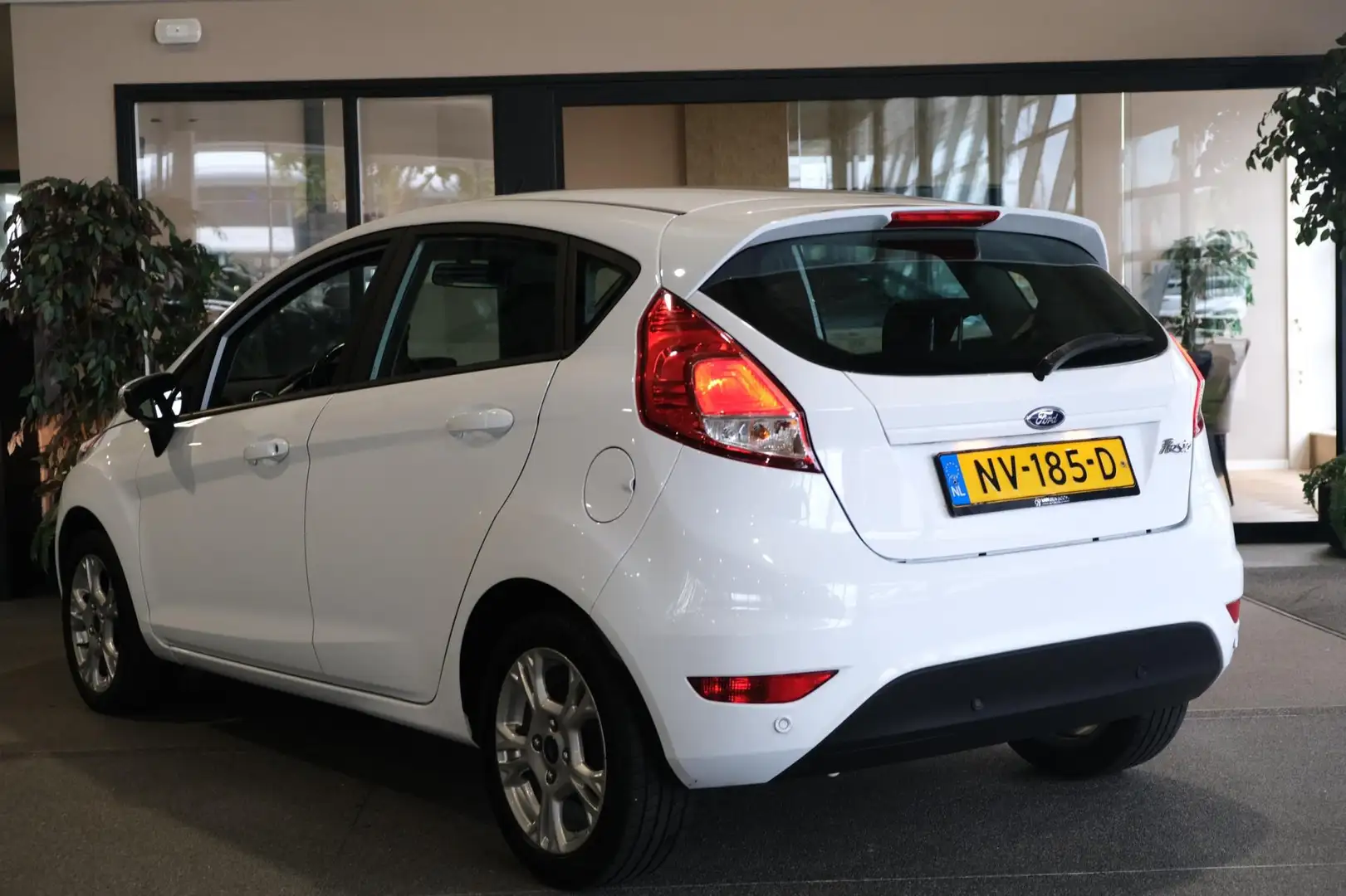 Ford Fiesta 1.0 Style Ultimate 5drs Cruise PDC Airco LM velg Wit - 2