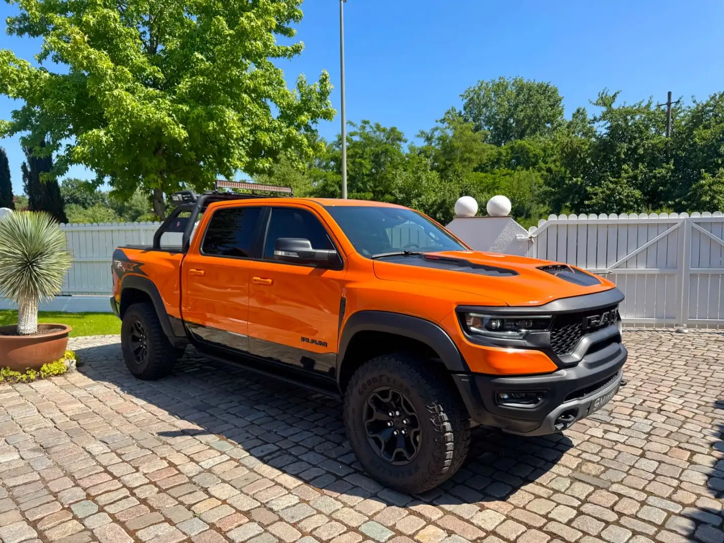 Dodge RAM TRX 1500 6.2L V8-SUPERCHARGED IGNITION-ED. Orange - 2