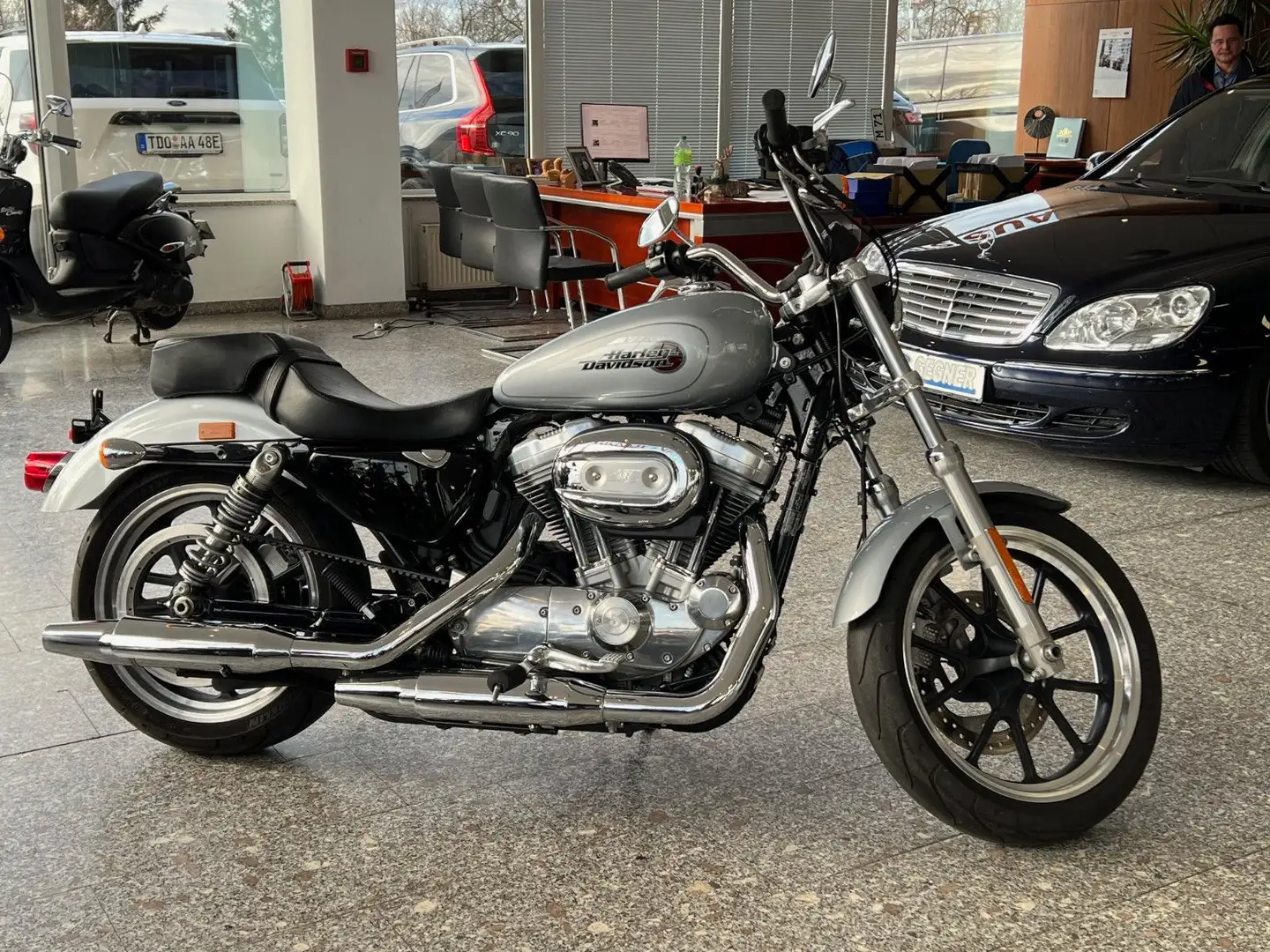 Harley-Davidson Sportster 883 SuperLow (XL 883L) Argintiu - 2