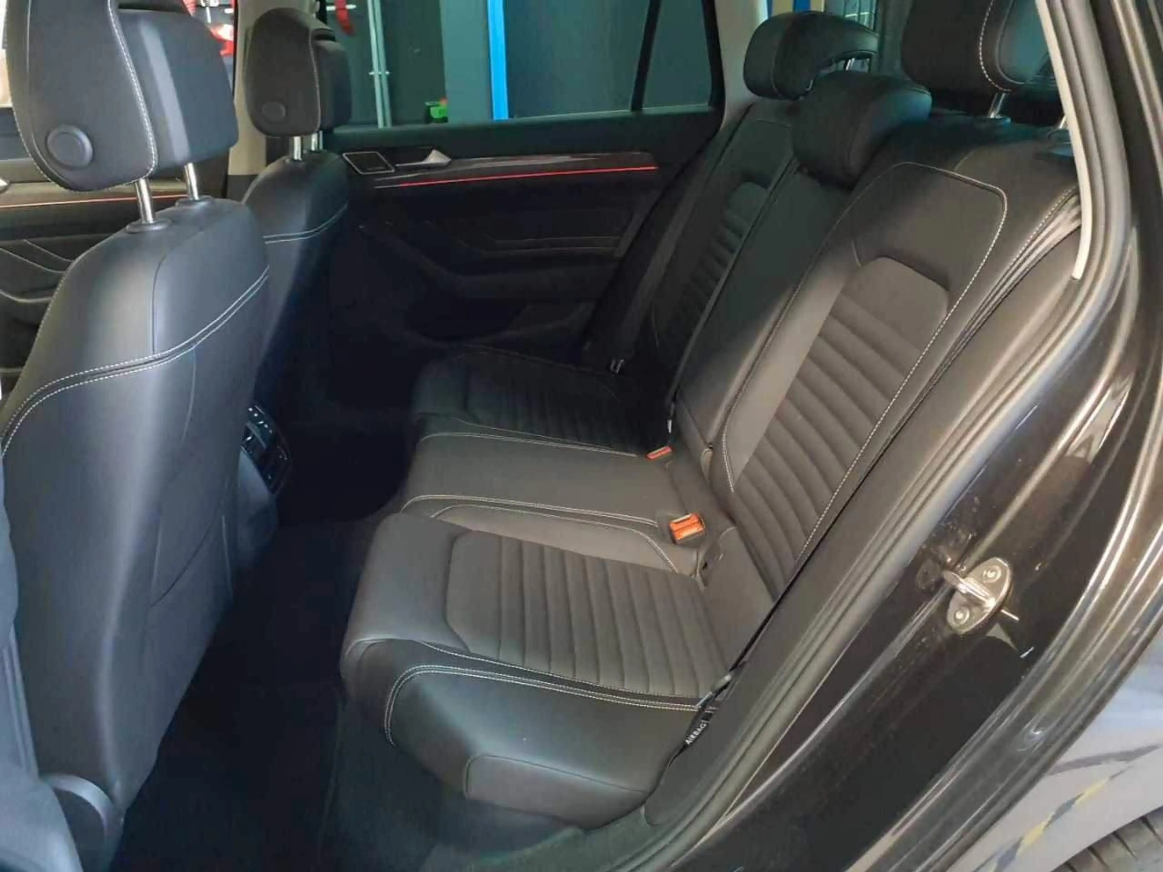 Volkswagen Passat Variant Elegance 4Motion°R-Line°360°H&K — photo 8