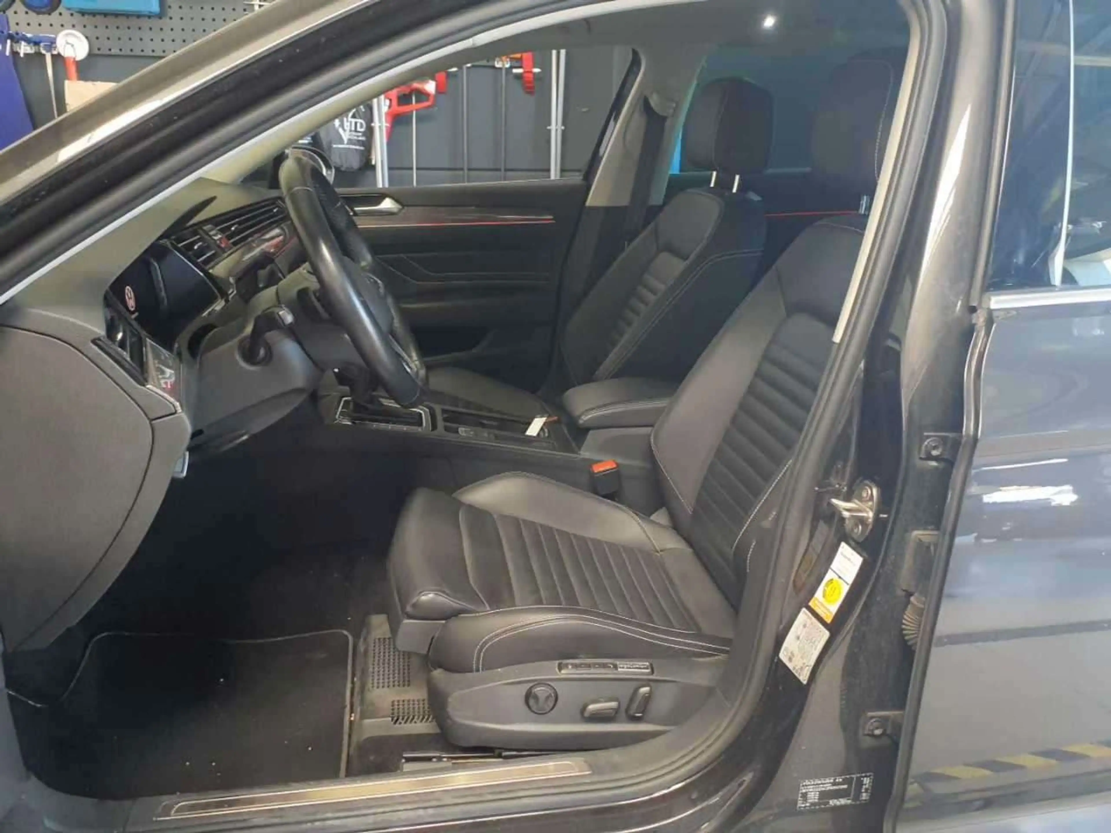 Volkswagen Passat Variant Elegance 4Motion°R-Line°360°H&K — photo 7