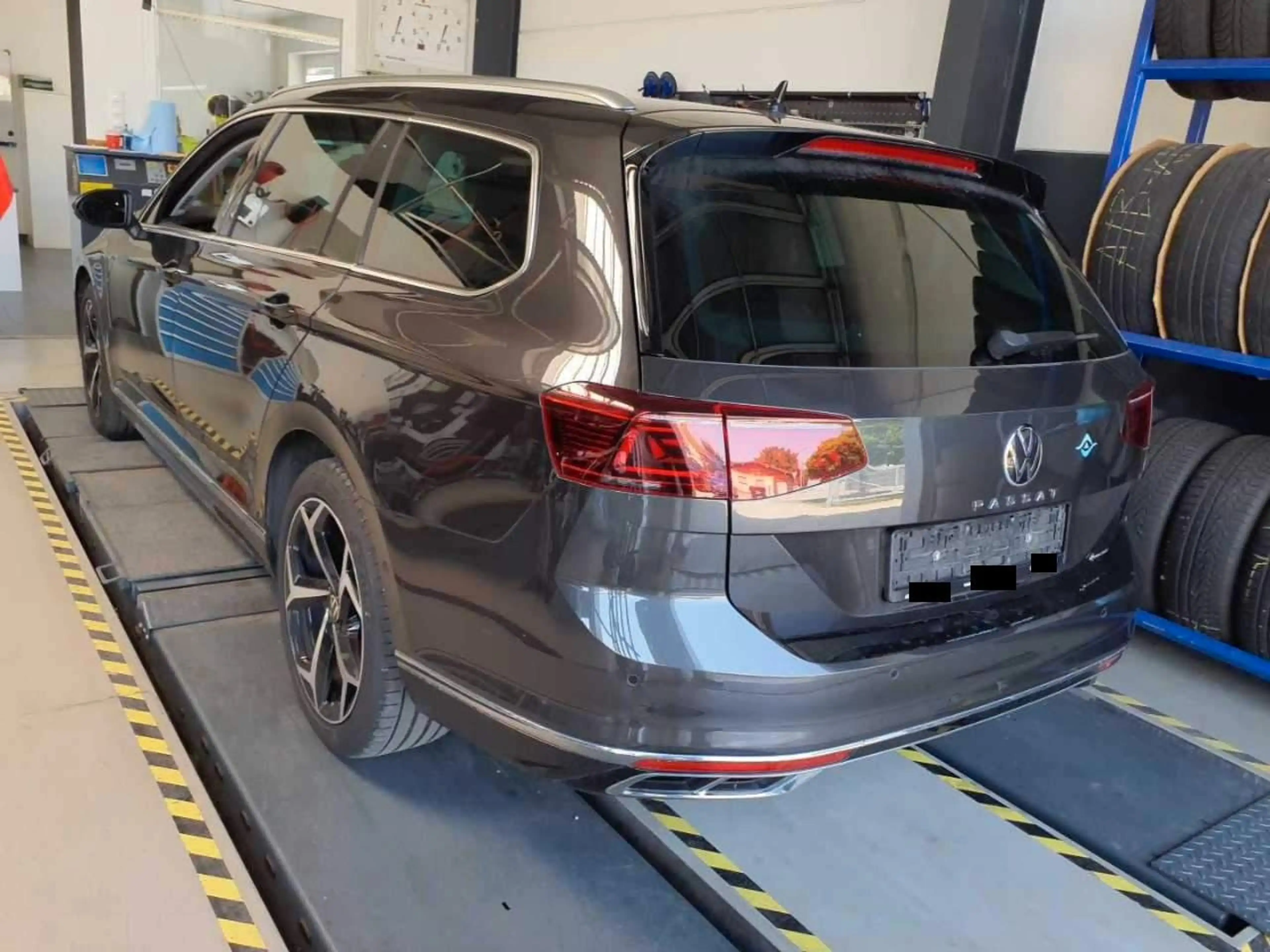 Volkswagen Passat Variant Elegance 4Motion°R-Line°360°H&K — photo 4