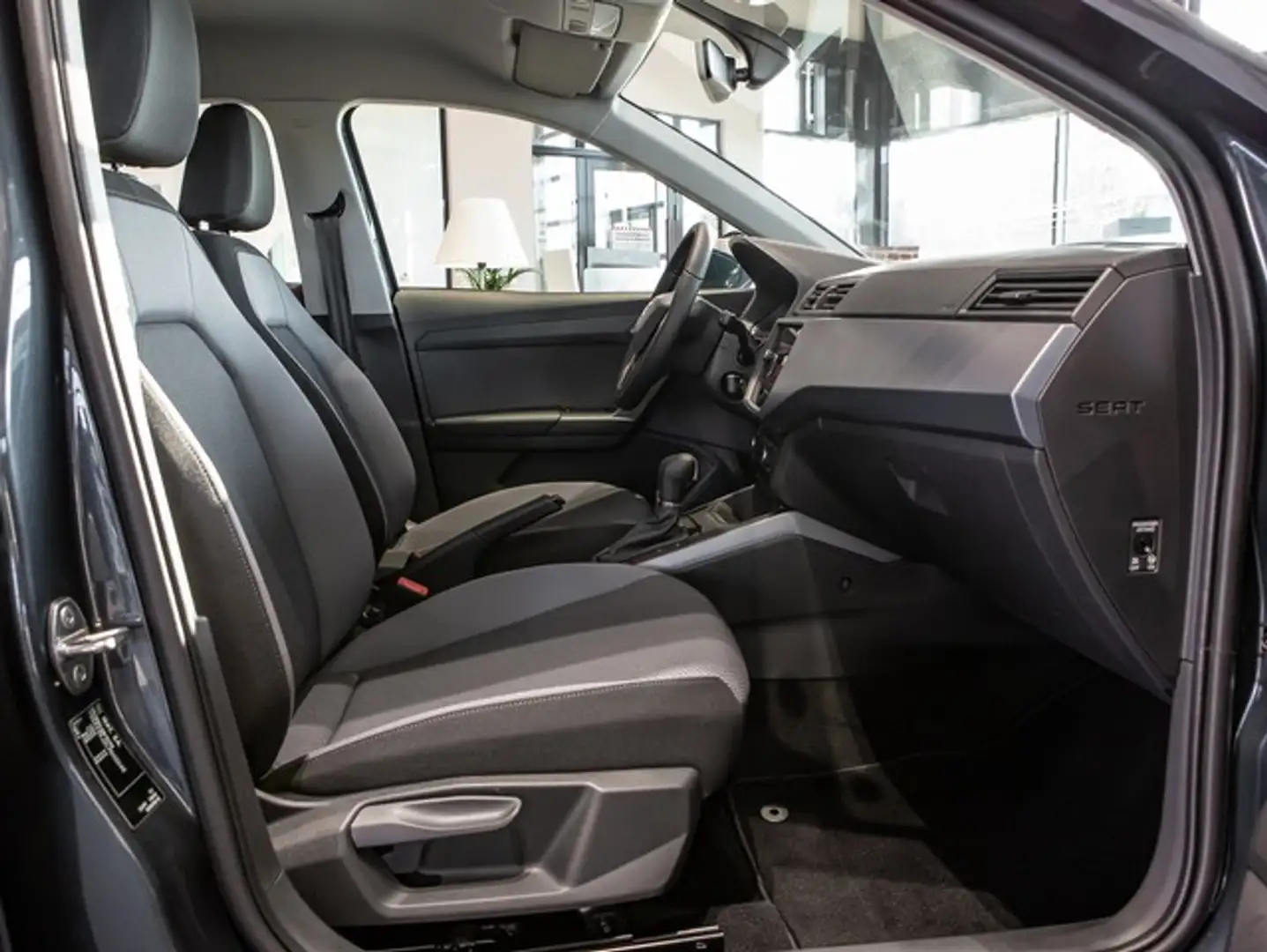 SEAT Arona 1.0 STYLE CAM NAVI ALU SITZHEIZUNG DAB Grau - 2