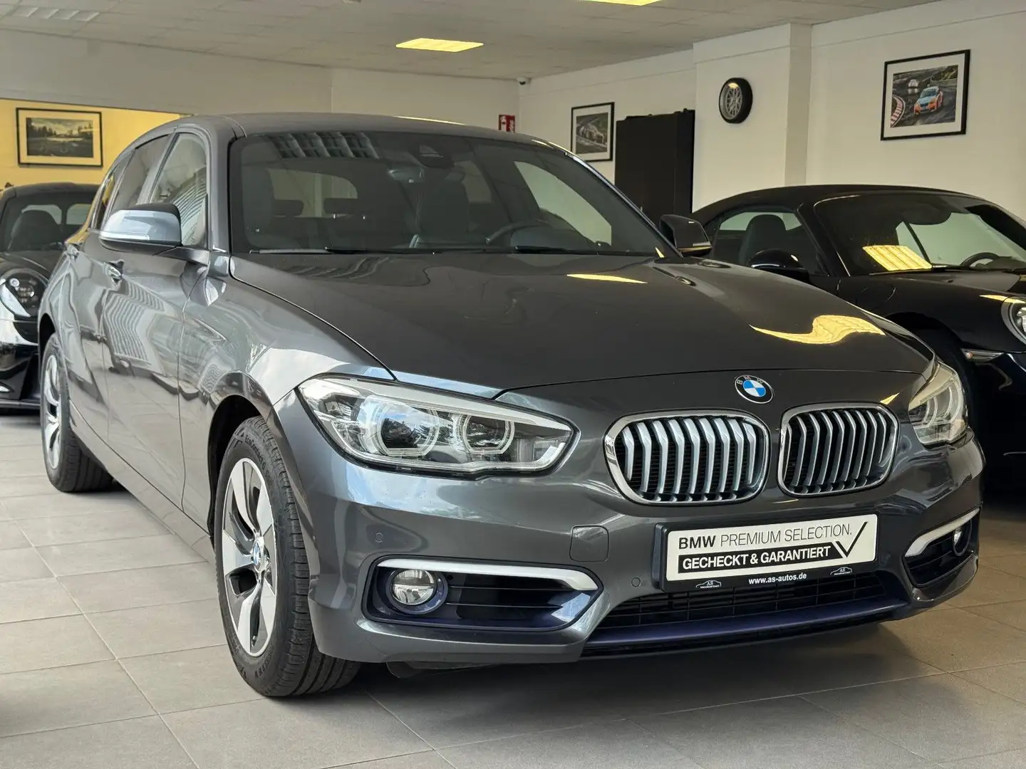 BMW 120 i Urban Line LED Keyless Hi-Fi M-Lenkrad PDC Grijs - 1