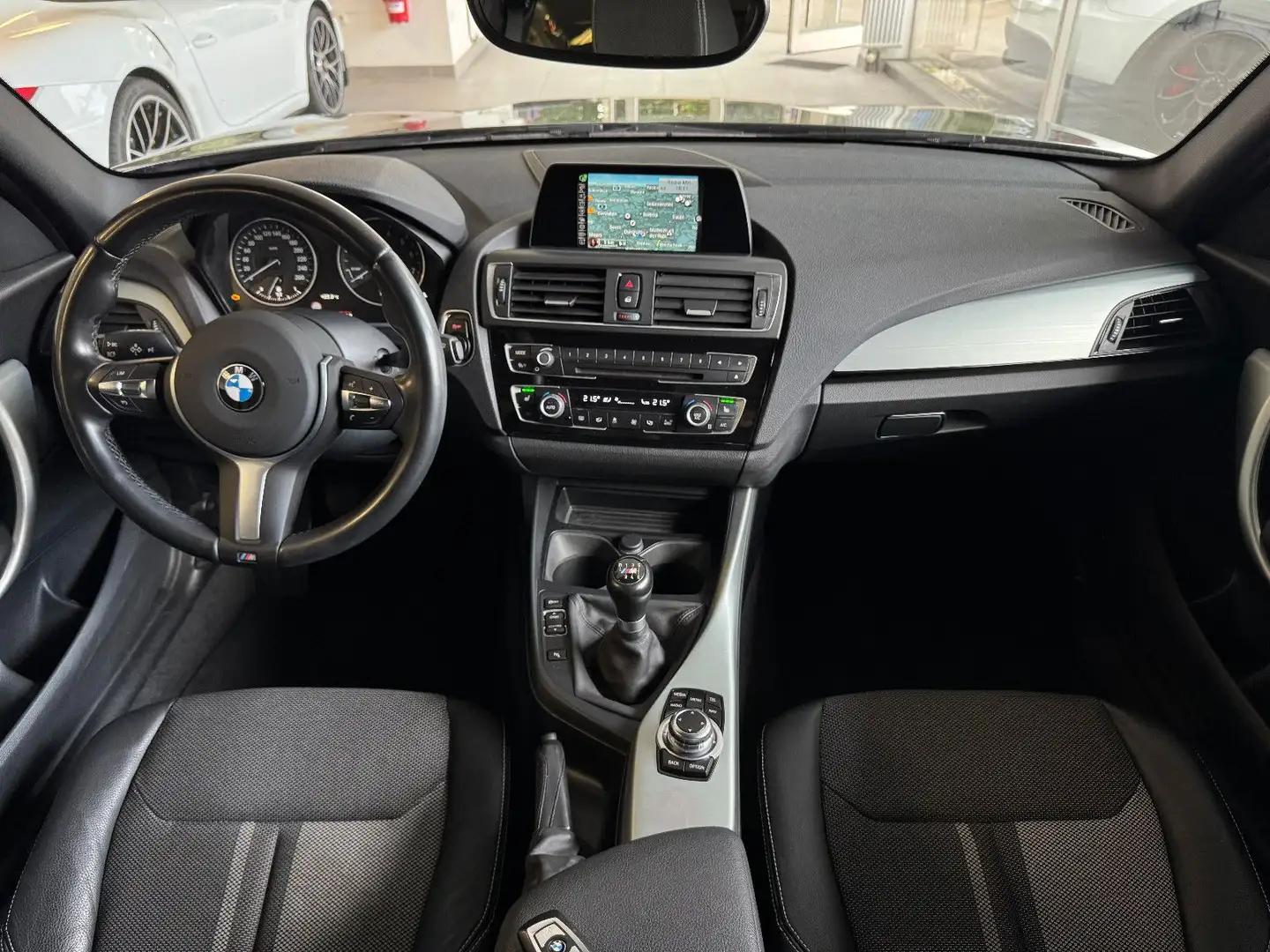 BMW 120 i Urban Line LED Keyless Hi-Fi M-Lenkrad PDC Grijs - 2