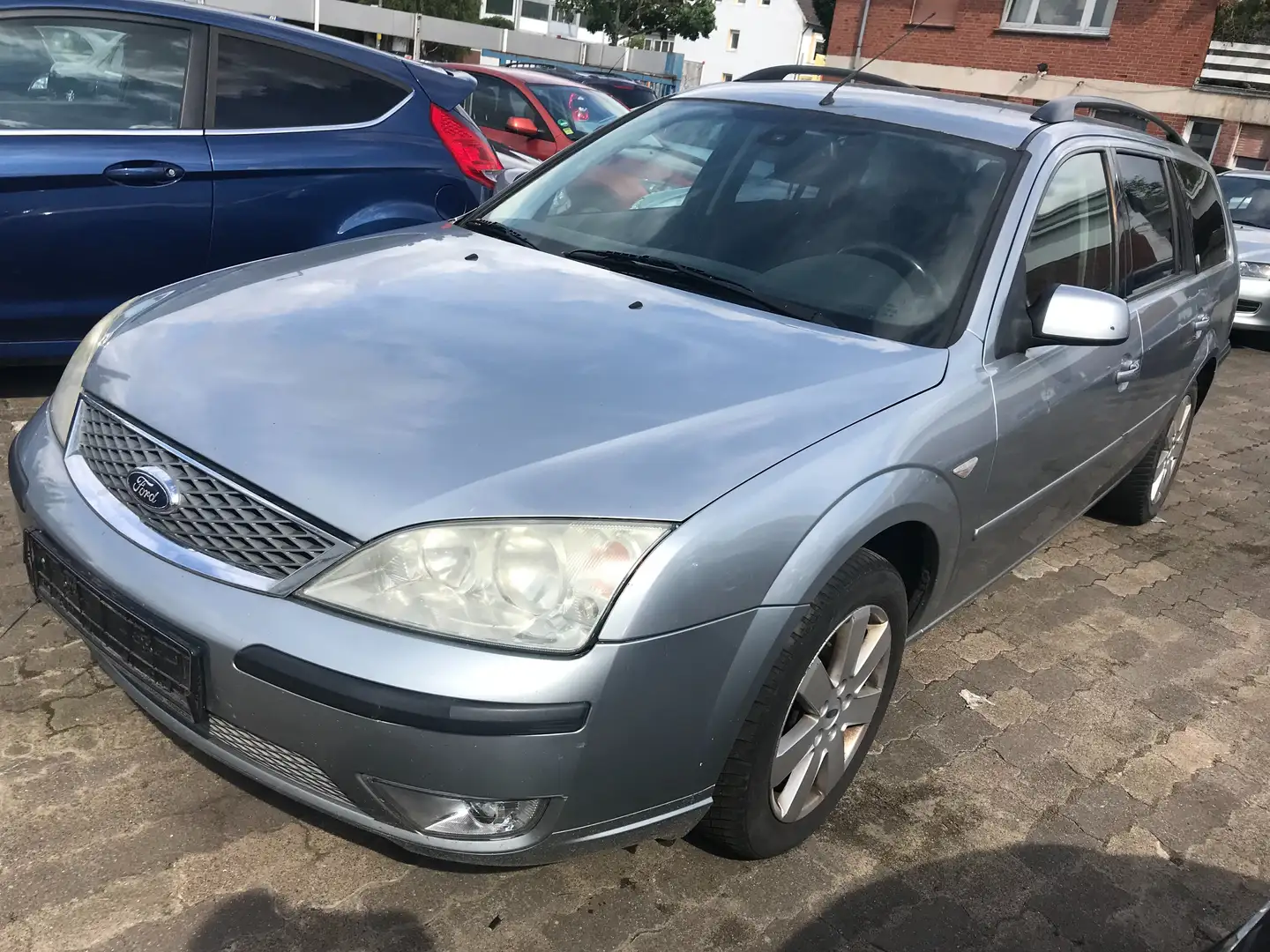 Ford Mondeo 1.8 Turnier Ambiente Gris - 1
