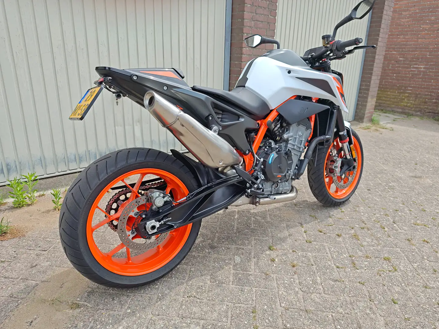 KTM 890 Duke R - 2