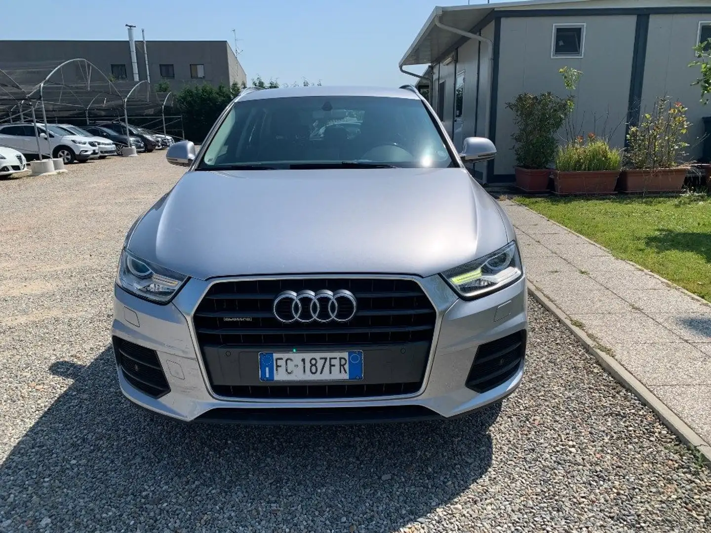 Audi Q3 2.0 TDI 150 CV quattro edition Sport Grigio - 2