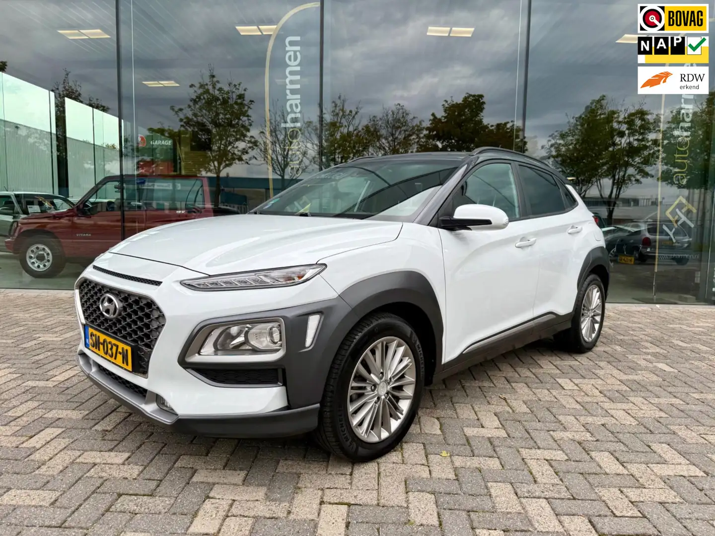 Hyundai KONA 1.0T Fashion 120pk, NAP, CarPlay, 1e eigenaar Weiß - 1