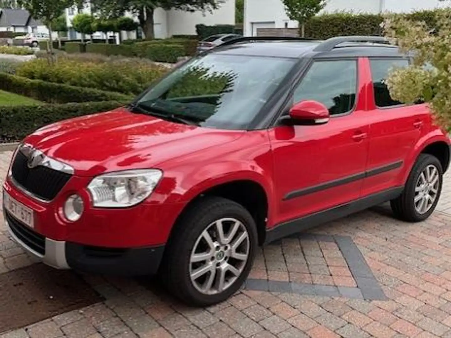 Skoda Yeti Yeti 1.2 TSI DSG Elegance Червоний - 2