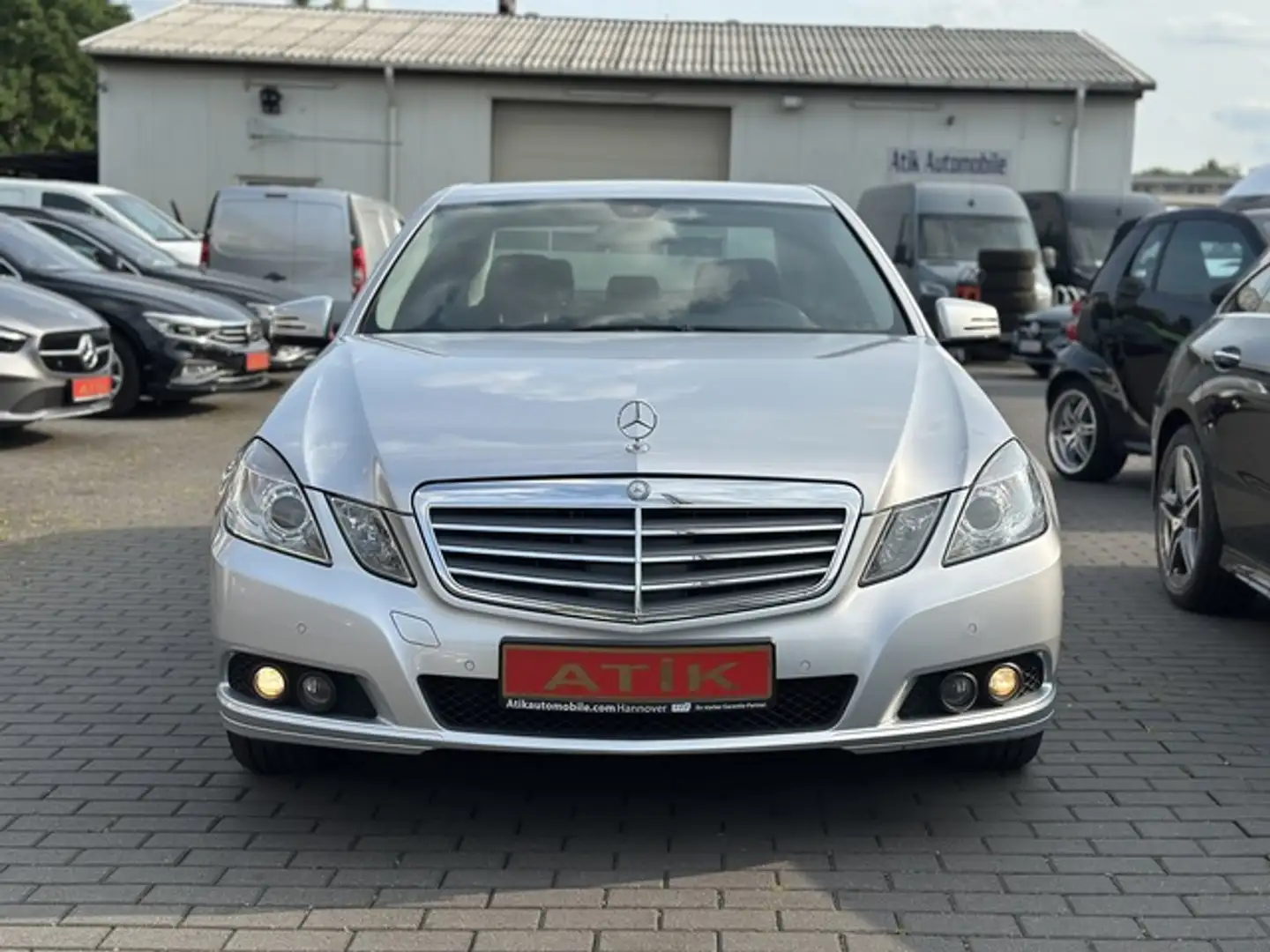 Mercedes-Benz E 220 CDI / SHZ / TEMP / PDC / Gris - 2