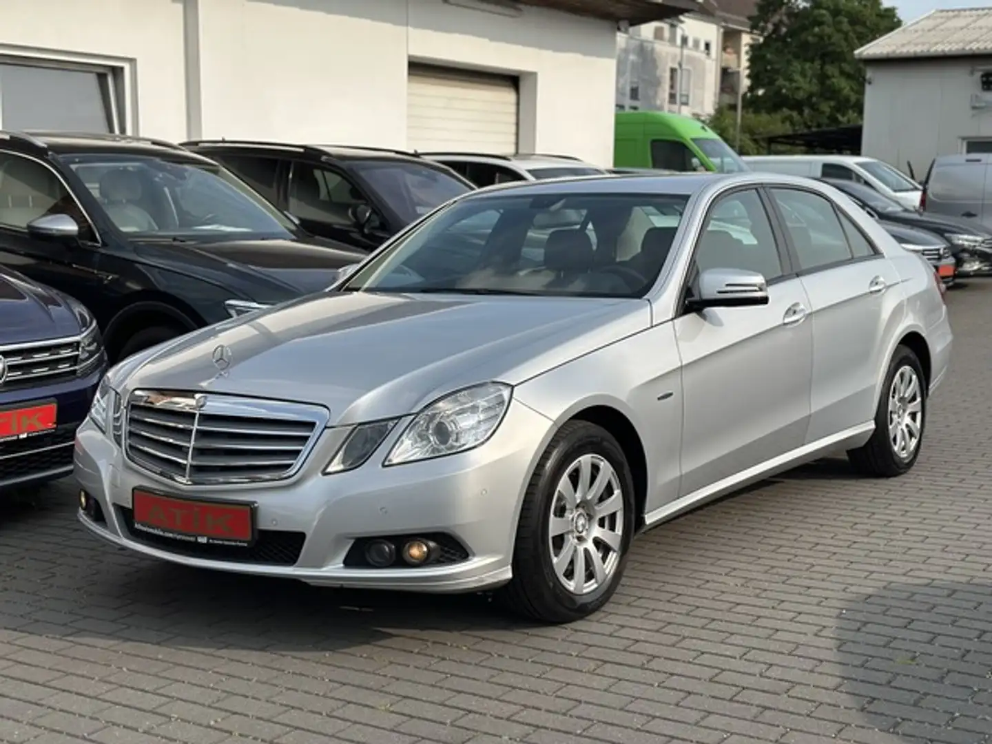 Mercedes-Benz E 220 CDI / SHZ / TEMP / PDC / Gris - 1