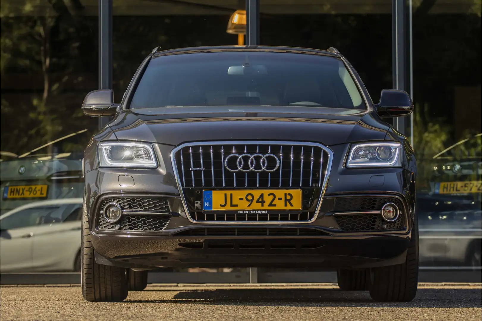 Audi Q5 2.0 TFSI quattro Adrenalin Sport Grijs - 2