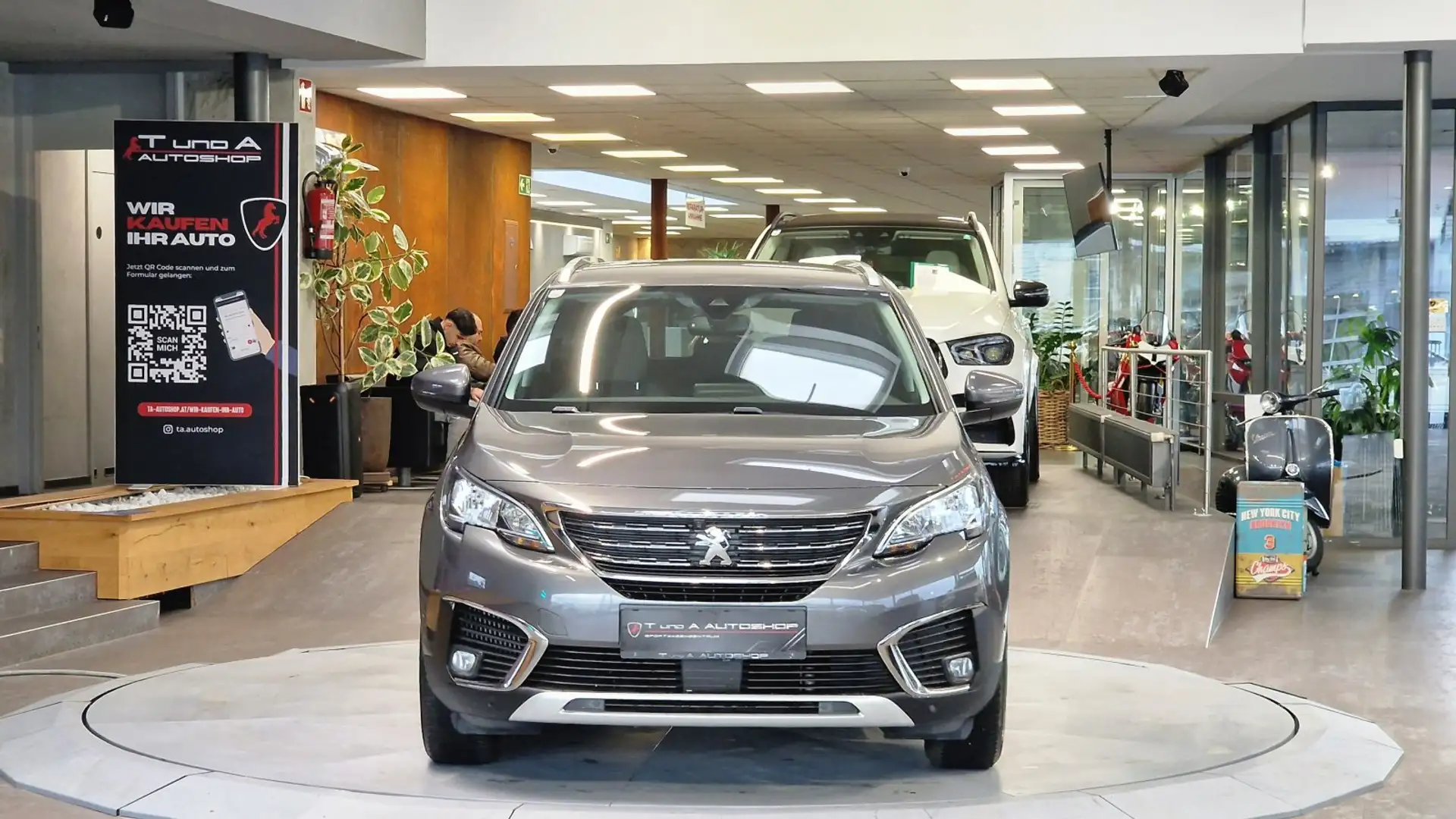 Peugeot 5008 1.2 PureTech Allure Aut. *I-Cockpit*360°Grad*Ambie Grau - 2