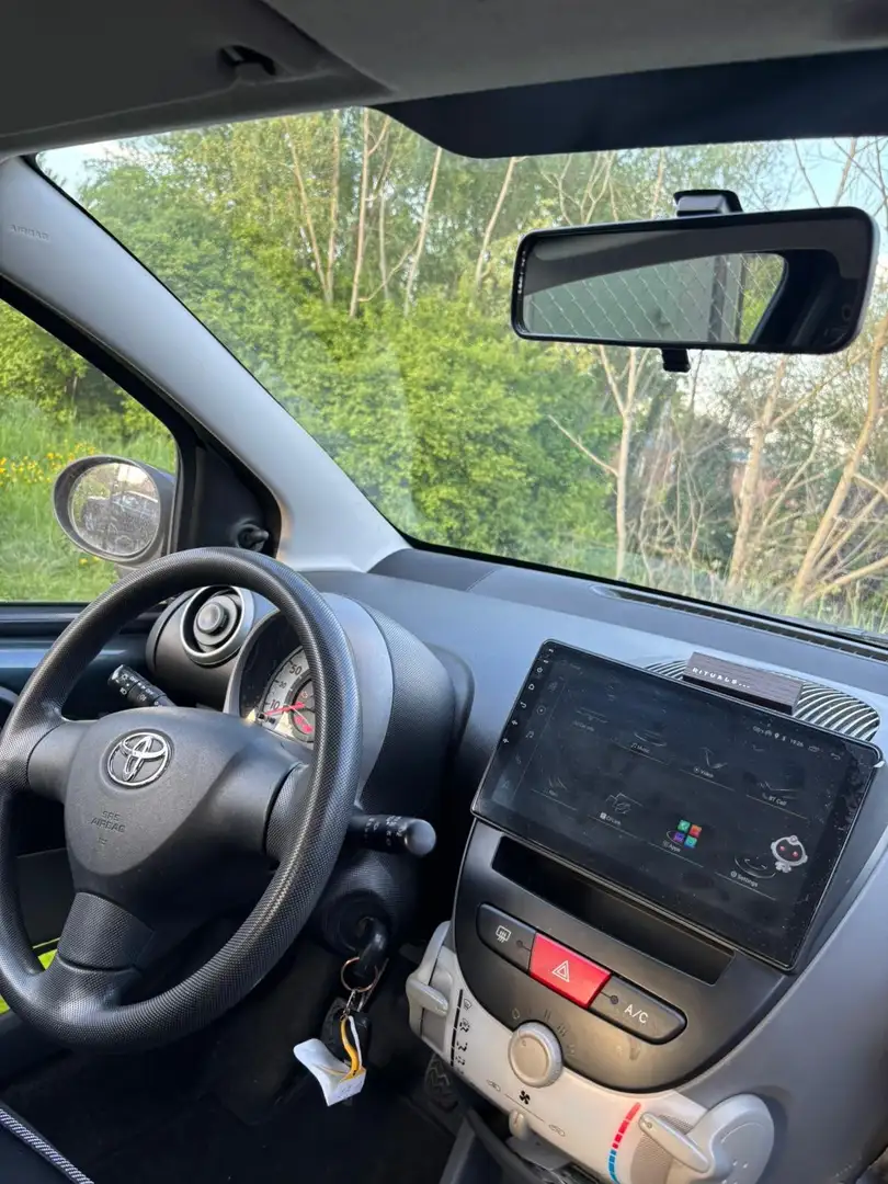 Toyota Aygo Gris - 2