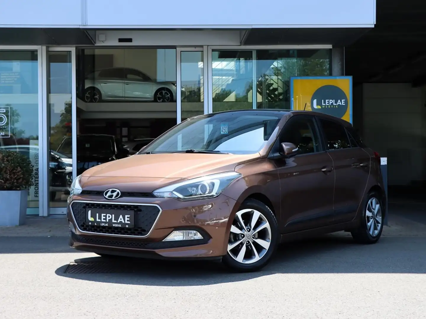 Hyundai i20 1.2 85PK MT5 |SCHUIFDAK|SENSOREN|TREKHAAK Brun - 1