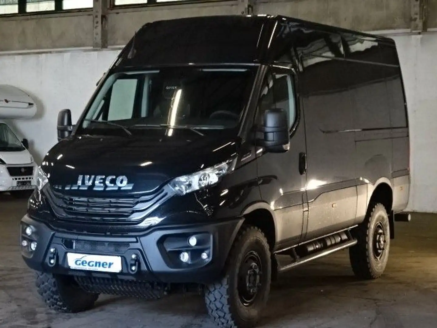 Iveco Daily Kasten 55S18HA8 V WX Navi 4x4 Schwarz - 2