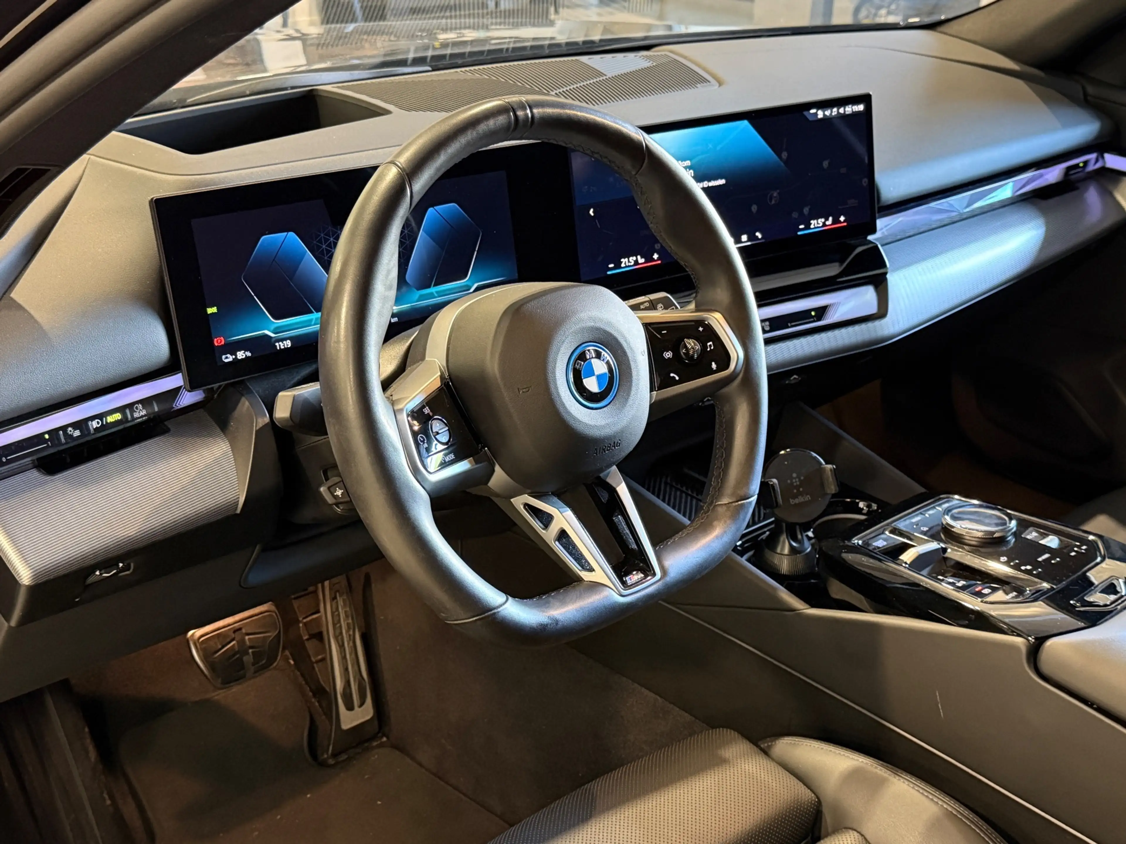 BMW i5 Touring EDrive40 M Sport Edition 84 kWh — photo 16