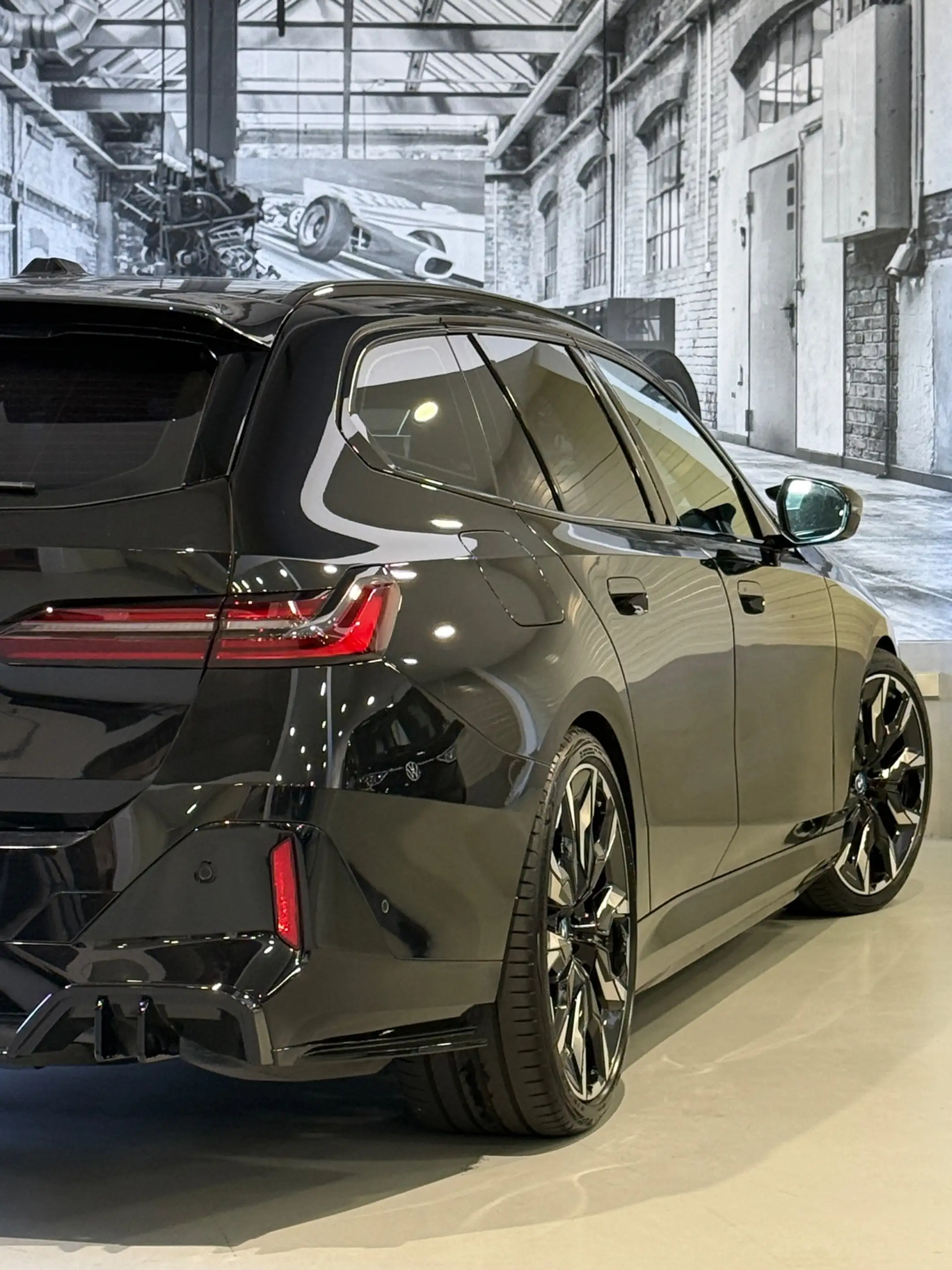 BMW i5 Touring EDrive40 M Sport Edition 84 kWh — photo 17