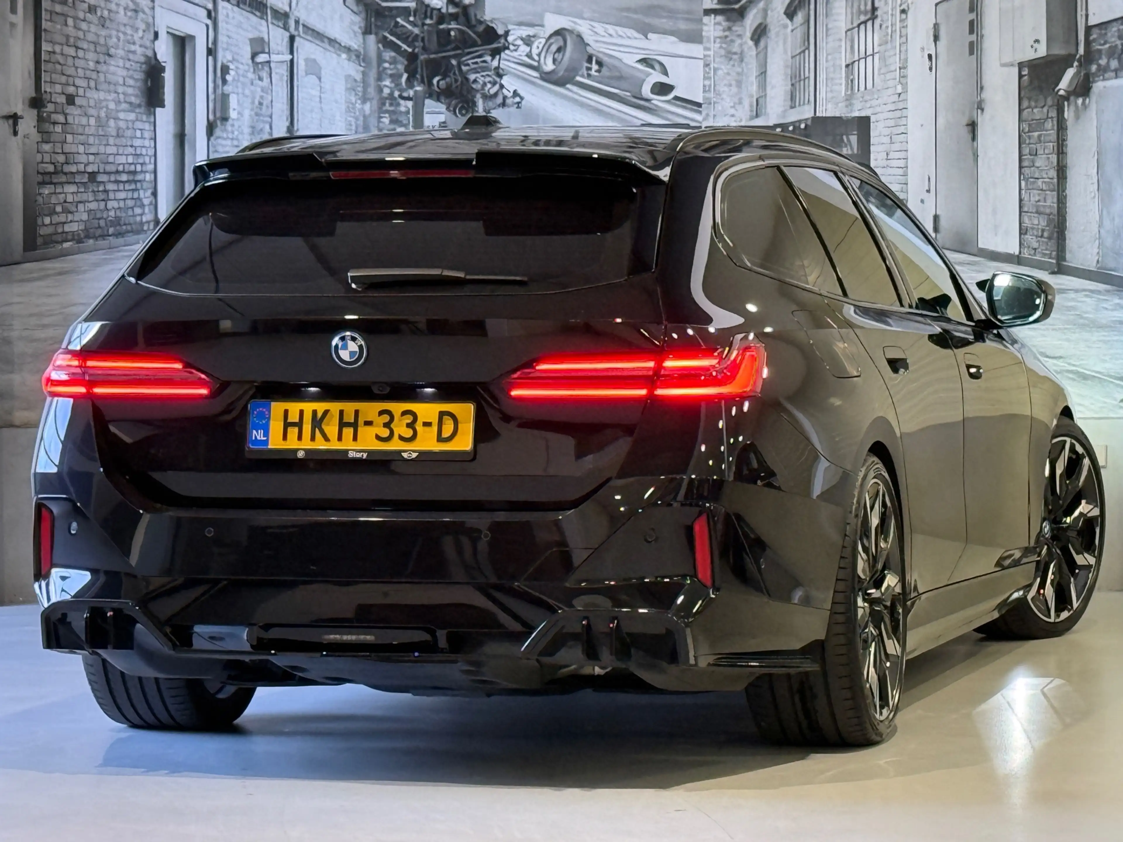 BMW i5 Touring EDrive40 M Sport Edition 84 kWh — photo 2