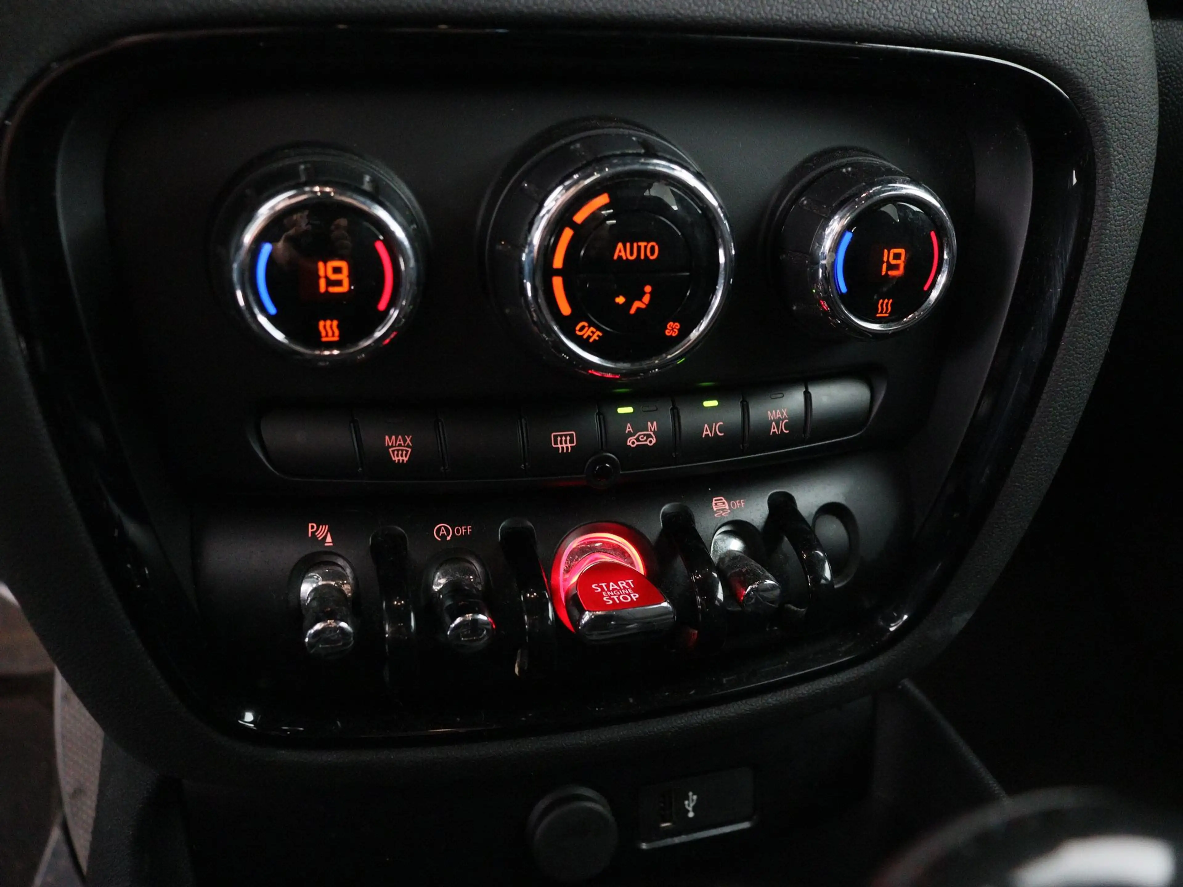 MINI Cooper Clubman Business Edition Aut. — photo 11