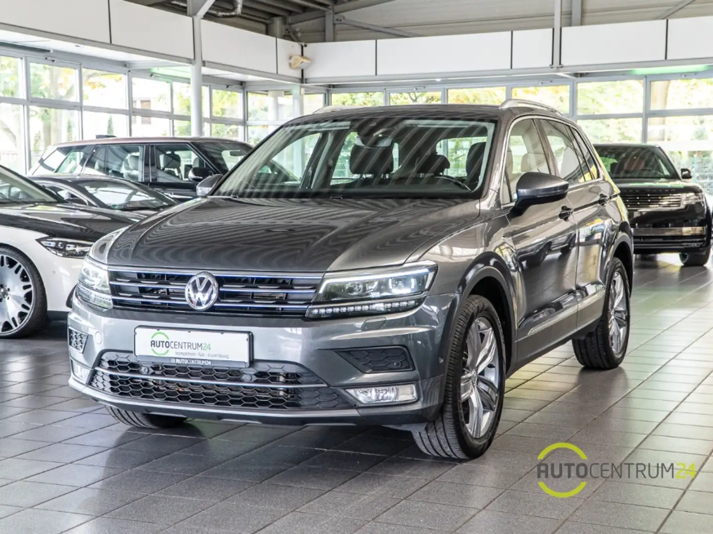 Volkswagen Tiguan Highline 4Motion Pano Stnd.Heiz Keyl. RFK Nav Mass Gris - 2
