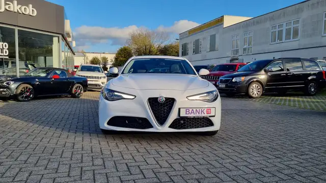 Alfa Romeo Giulia Super +LED+Navi+BTH+Bi-Xenon 132 kW (179 PS), S...