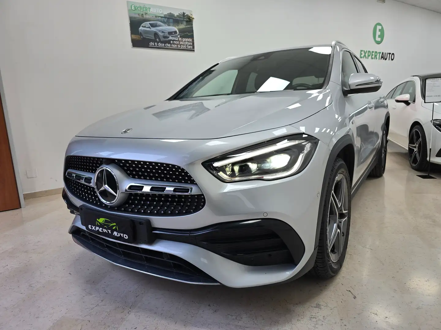 Mercedes-Benz GLA 250 GLA250 AMG LINE e phev (eq-power) Premium auto Silber - 1
