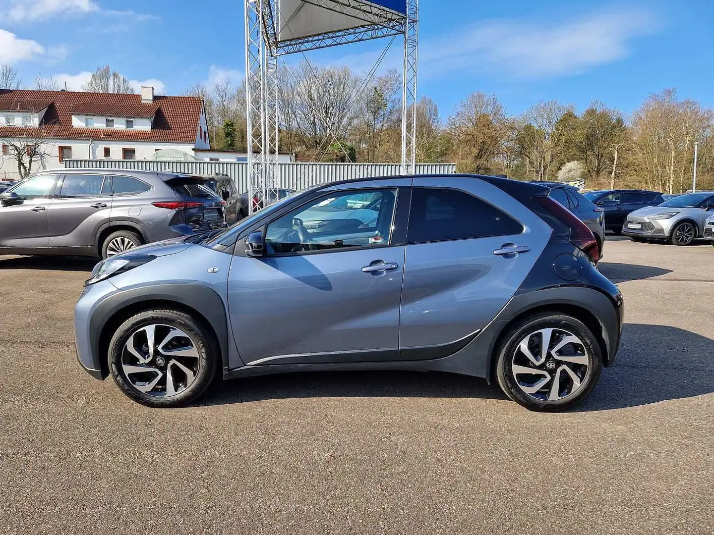 Toyota Aygo X Team D Grau - 2