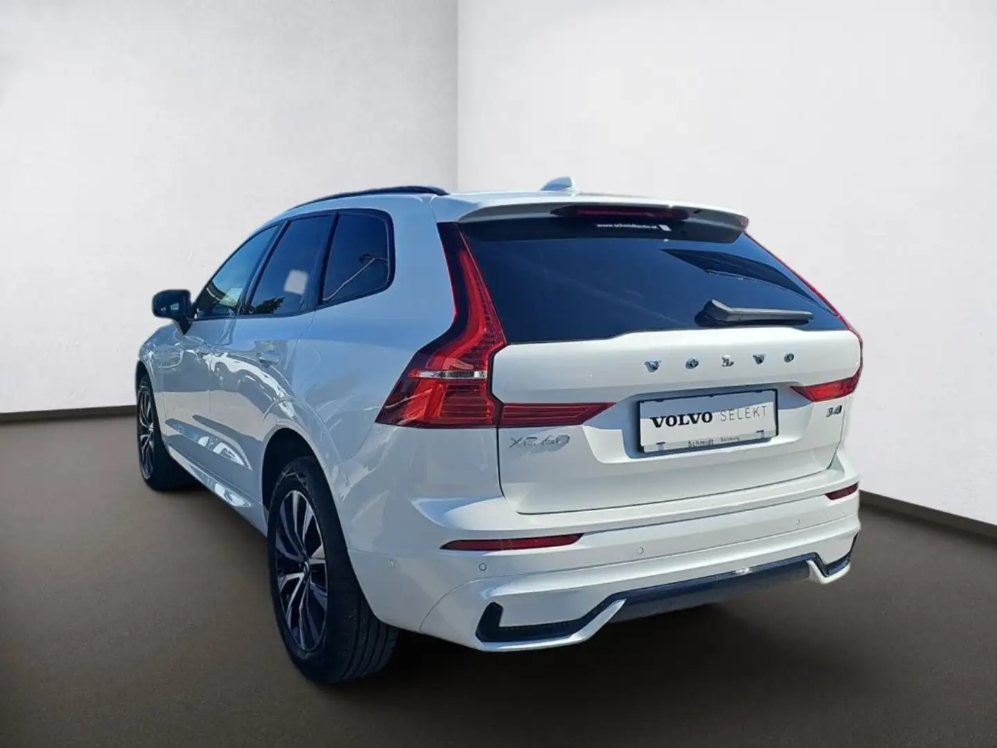 Volvo XC60 B4 Plus Dark AWD Autom. Weiß - 2