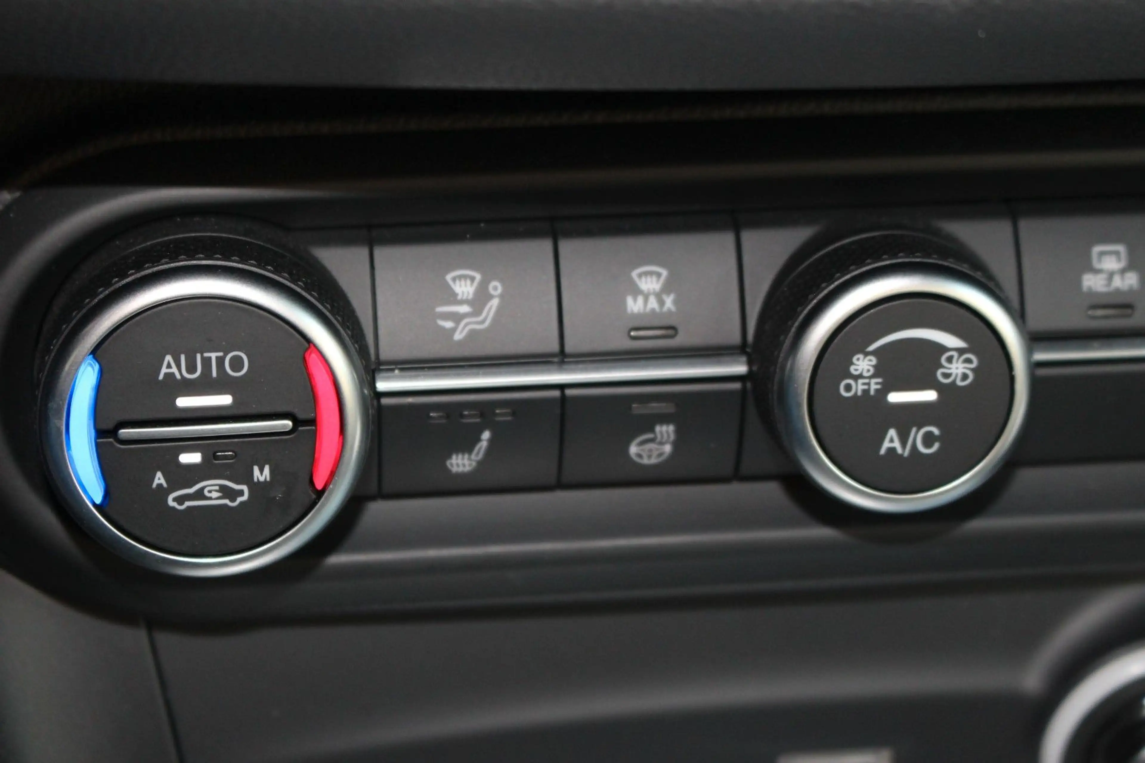 Alfa Romeo Stelvio Veloce Q4 Matrix Werksgarantie bis 11.27 — photo 14