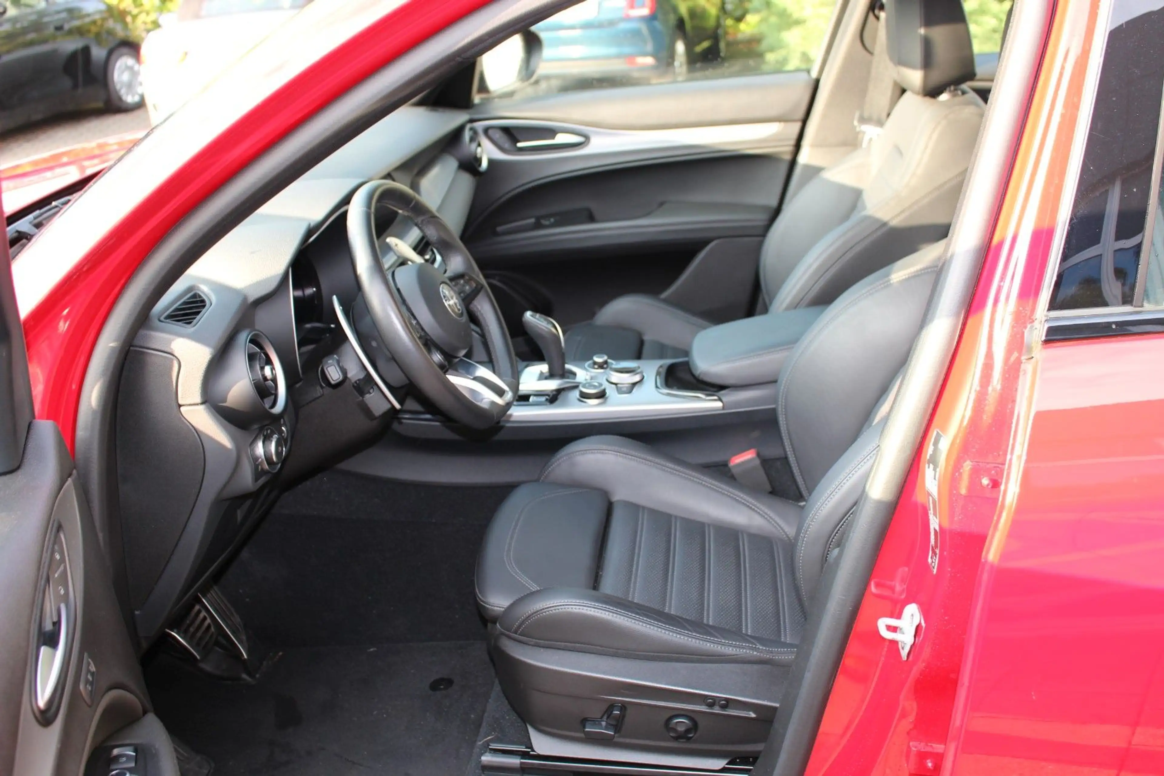 Alfa Romeo Stelvio Veloce Q4 Matrix Werksgarantie bis 11.27 — photo 10