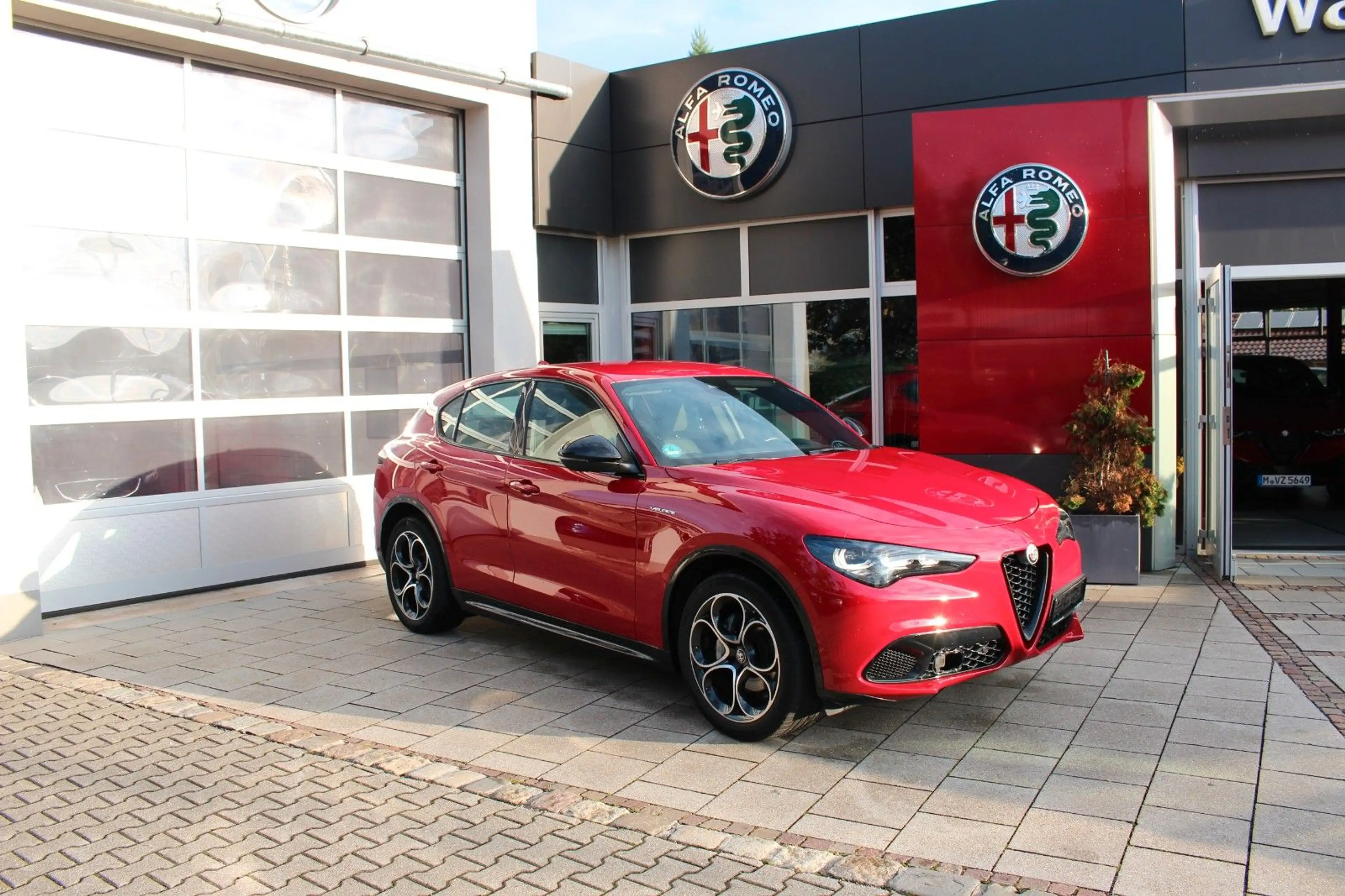 Alfa Romeo Stelvio Veloce Q4 Matrix Werksgarantie bis 11.27