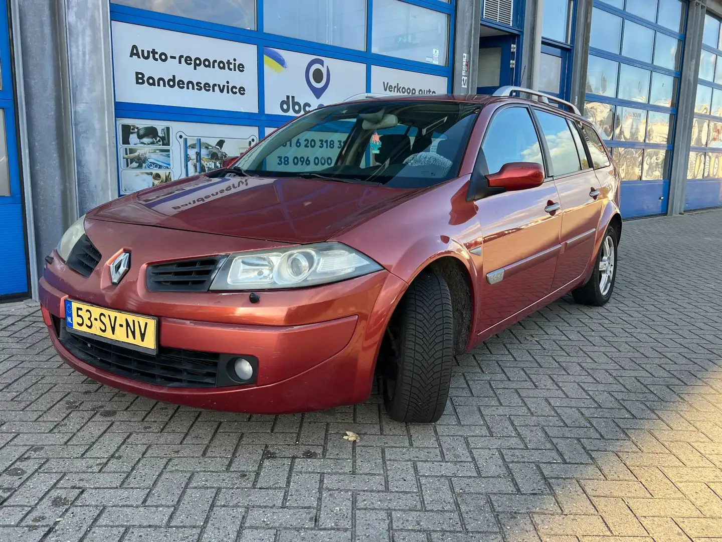 Renault Megane Grand Tour 1.6-16V Privilège Rouge - 2
