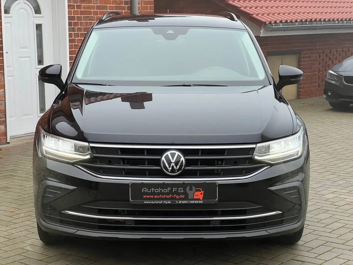 Volkswagen Tiguan Life*ACC/KAMERA/CARPLAY/AHK/LANEASSIST/KLIMA/1HAND Noir - 2