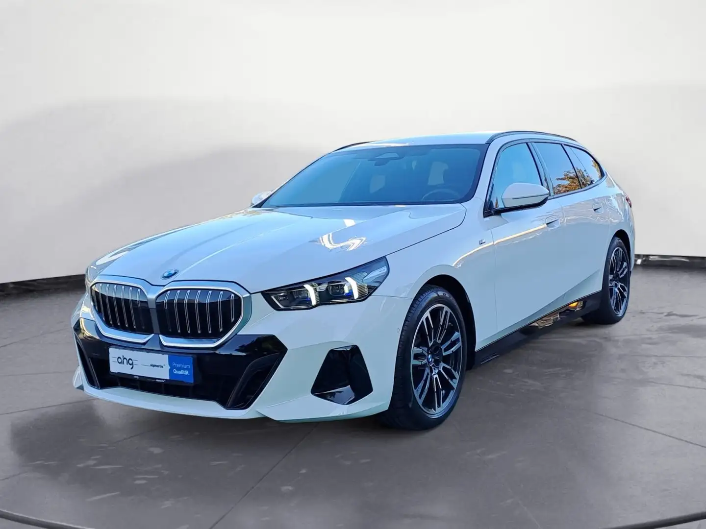 BMW 520 d xDrive M Sport Touring AHK HiFi Weiß - 2