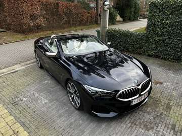 M850i xDrive Cabrio (Donkerblauw)