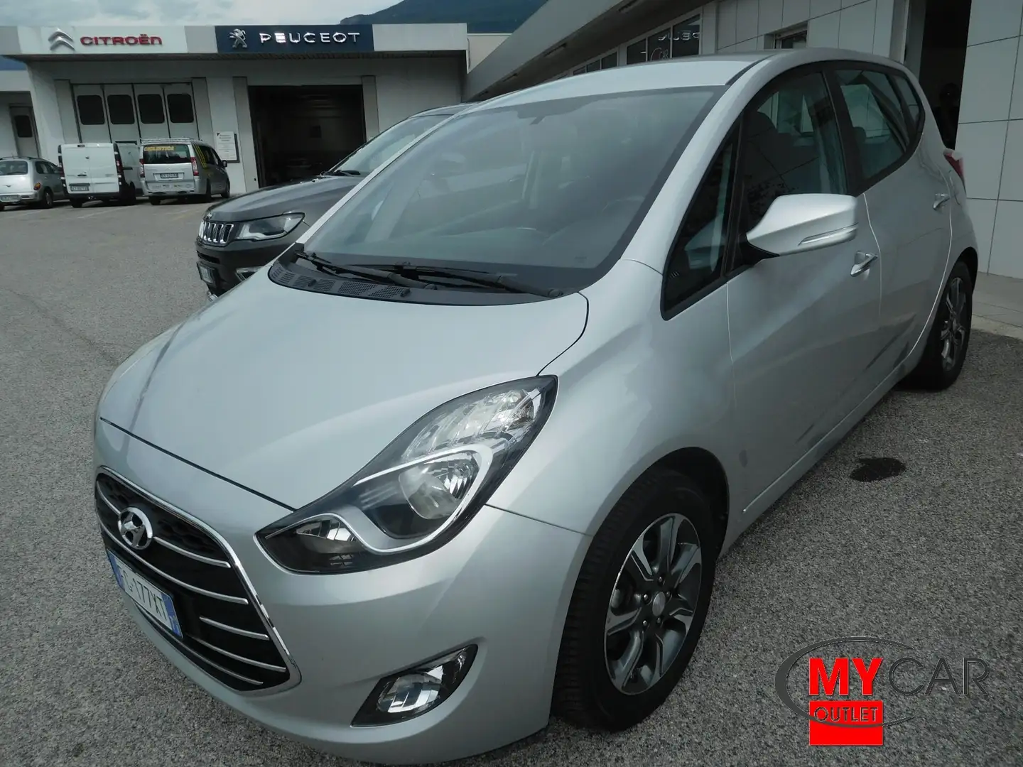 Hyundai iX20 1.4 90cv XPossible OK NEOPATENTATI Grijs - 1