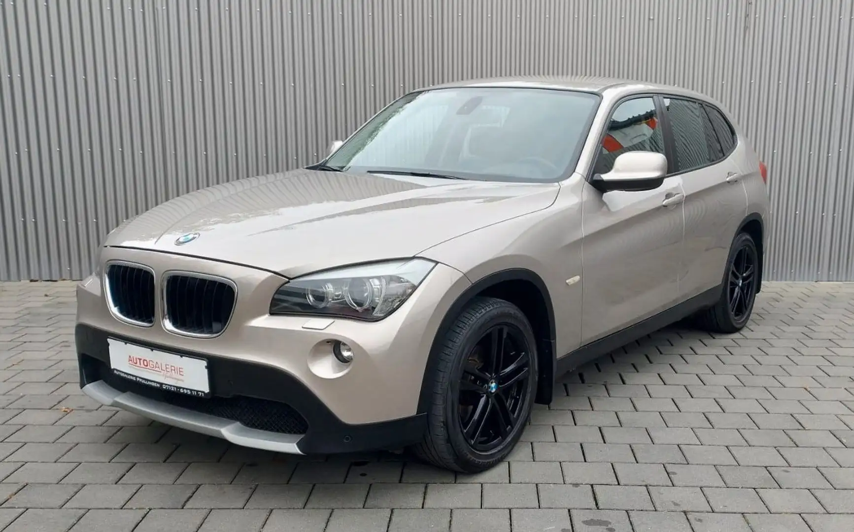 BMW X1 Baureihe X1 sDrive 18d Klima SHZ Silber - 1