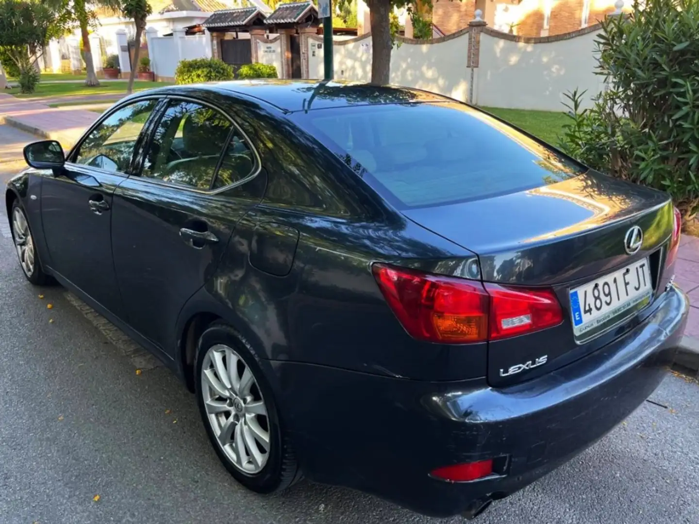 Lexus LEXUS IS Berlina  Automático de 4 Puertas Negru - 2