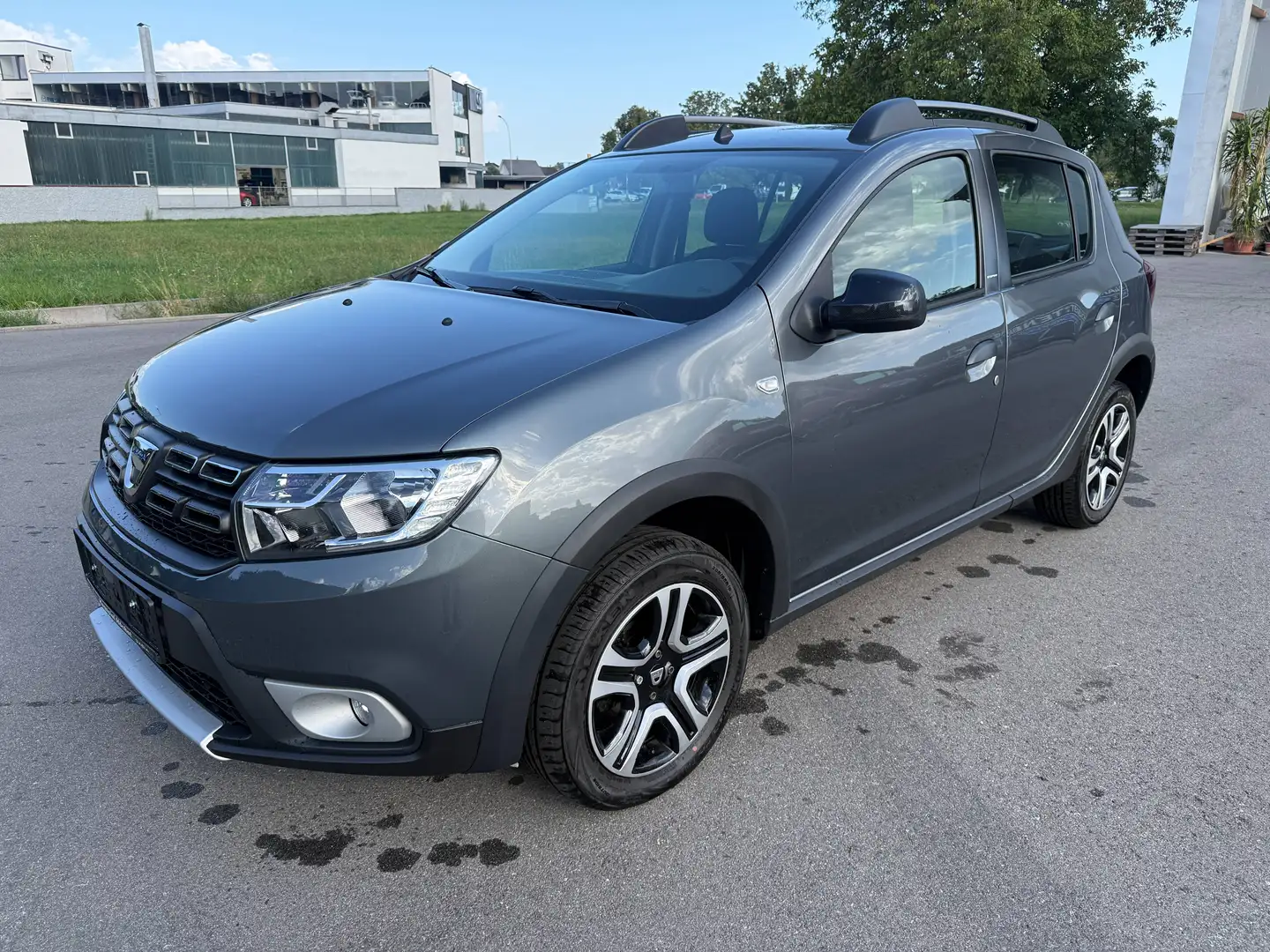 Dacia Sandero Stepway Style TCe 90 Kamera PDC Klimaautomatik 1. Besitz Grau - 1